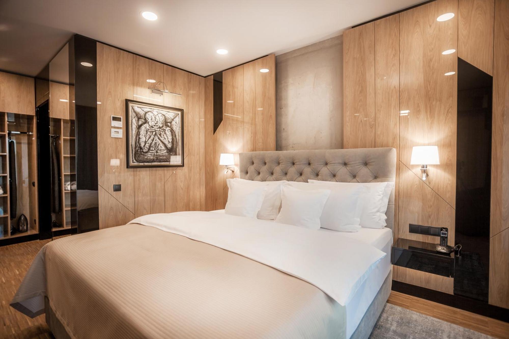 Hotel Platinia Kaloşvar Dış mekan fotoğraf